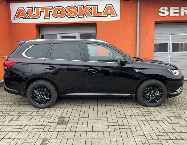 Mitsubishi Outlander 4