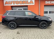 Mitsubishi Outlander 4