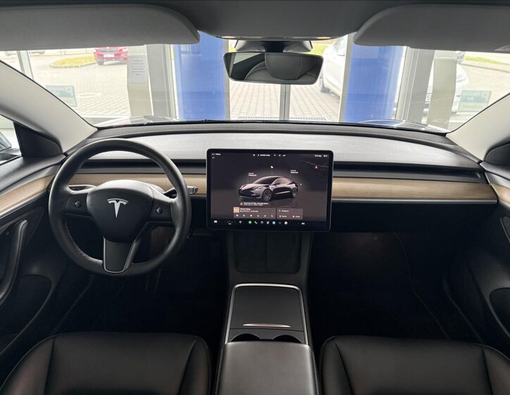 Tesla Model 3 Sedan / Limuzína 0,0 366 kw