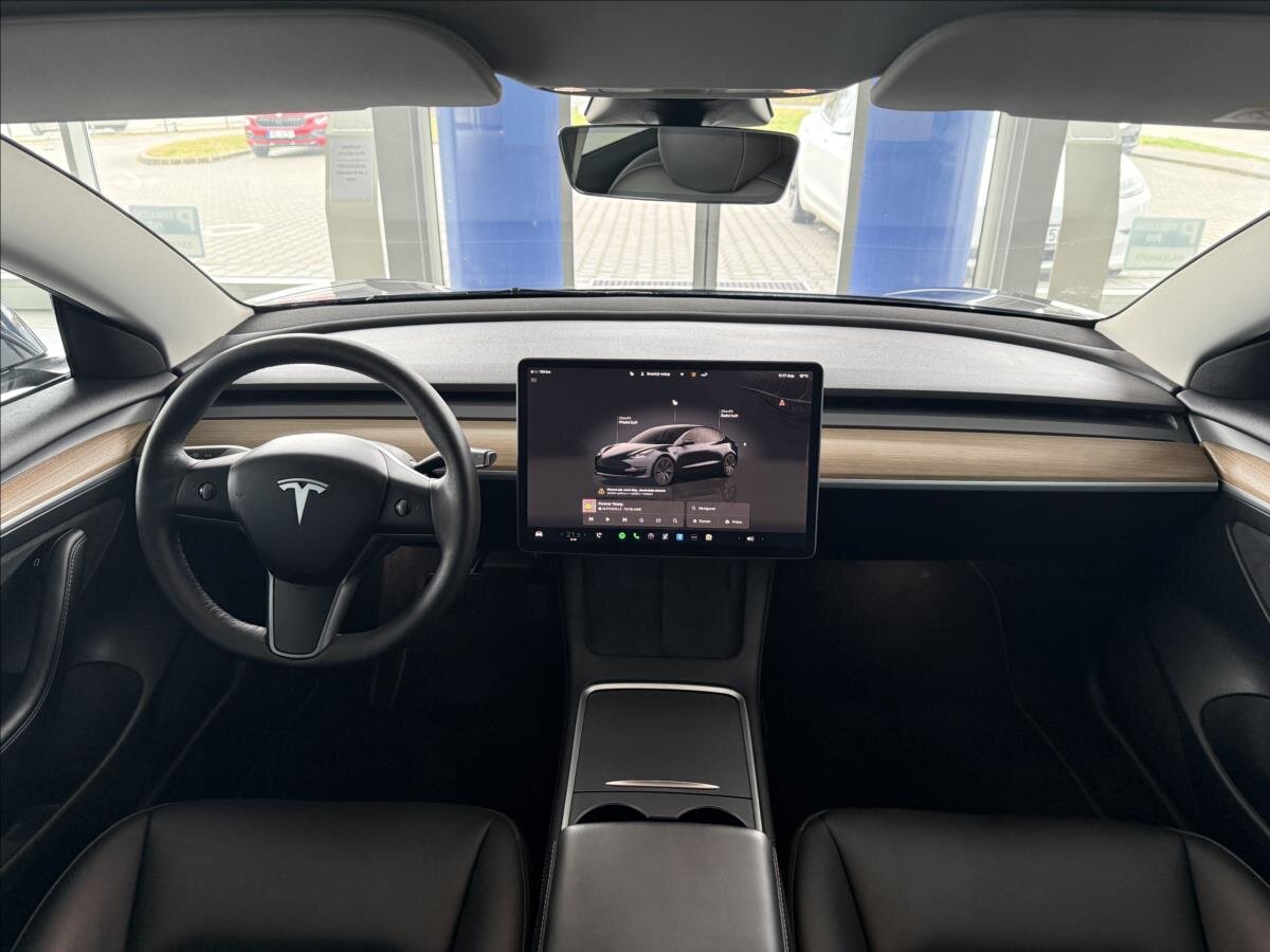 Tesla Model 3 Sedan / Limuzína 0,0 366 kw