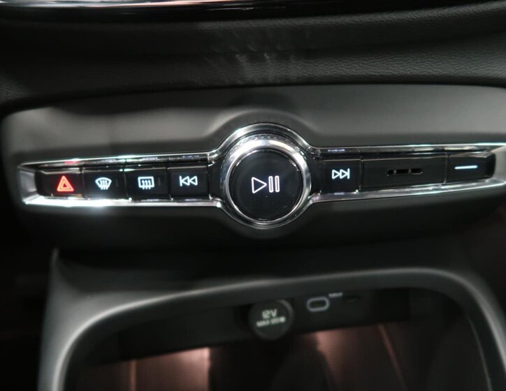 Volvo XC40 Kombi 2,0 l 145 kw