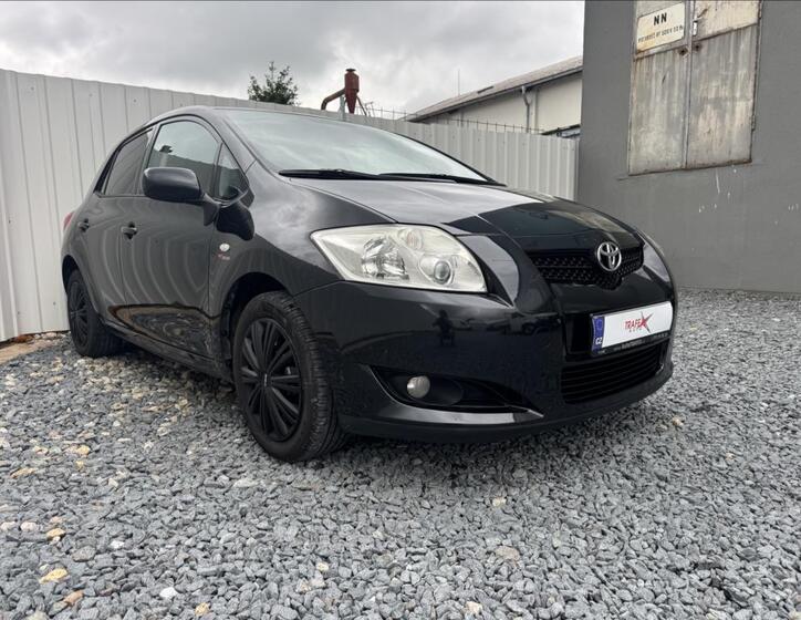 Toyota Auris 1