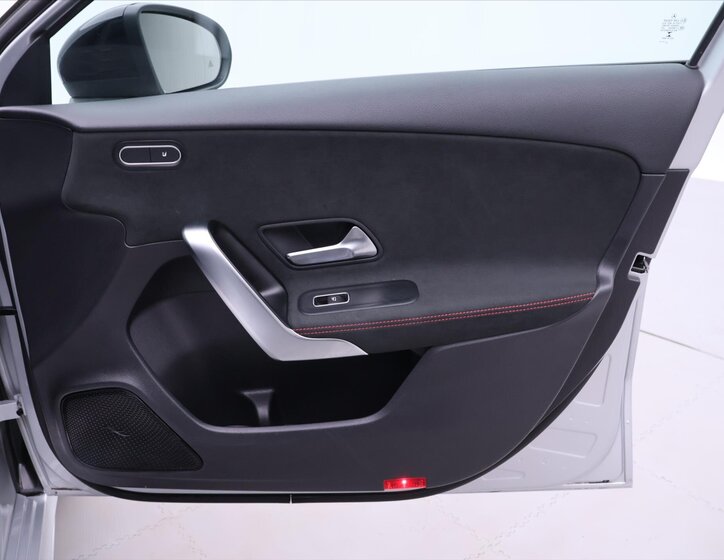 Mercedes-Benz Třídy A Sedan / Limuzína 1,3 l 118 kw