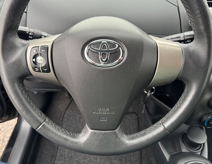 Toyota Yaris 10