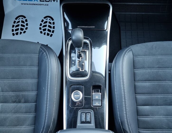 Mitsubishi Outlander SUV / Terénní 2,0 l 110 kw