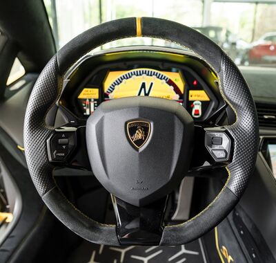 Lamborghini Aventador 6