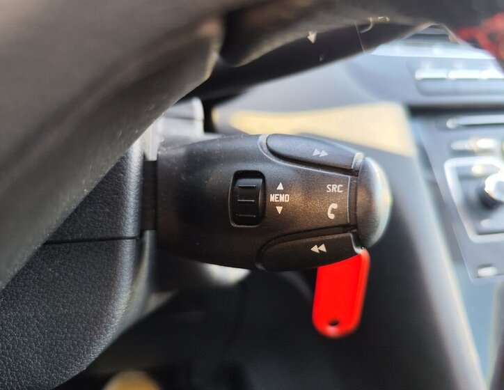 Peugeot 5008 MPV 2,0 l 120 kw