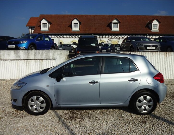 Toyota Auris Hatchback 1,3 l 74 kw