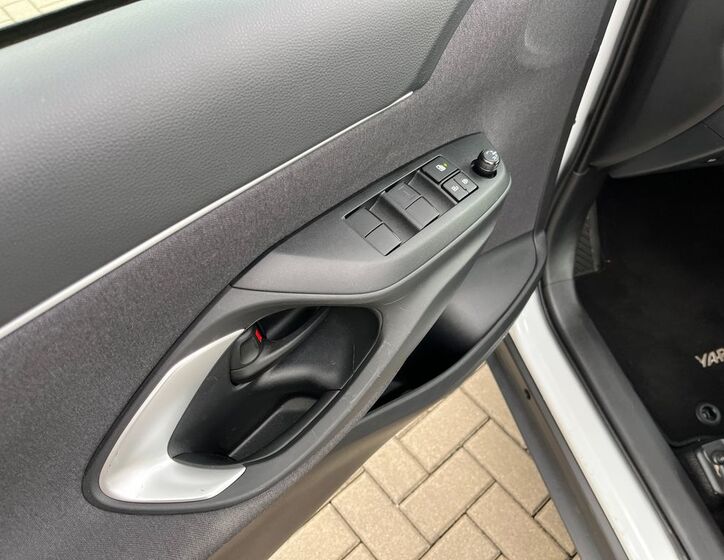 Toyota Yaris Cross 13