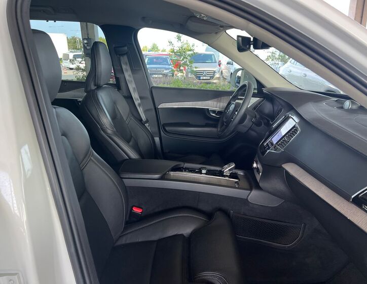 Volvo XC90 13