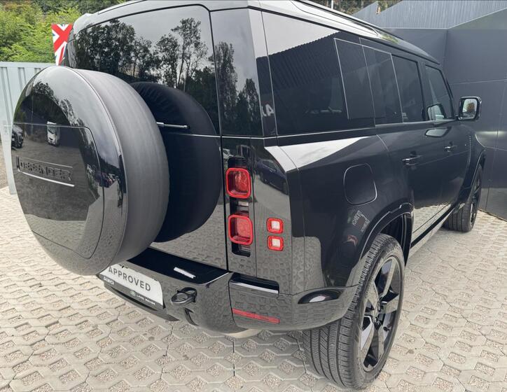 Land Rover Defender 7