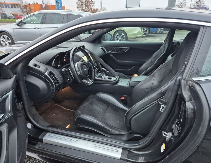 Jaguar F-Type Kupé 2,0 l 221 kw