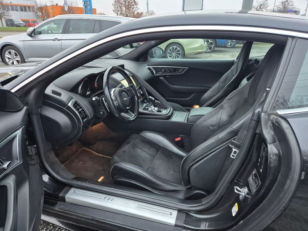 Jaguar F-Type Kupé 2,0 l 221 kw