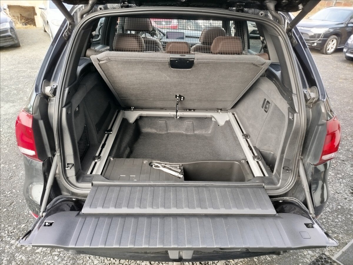 BMW X5 SUV 3,0 l 280 kw