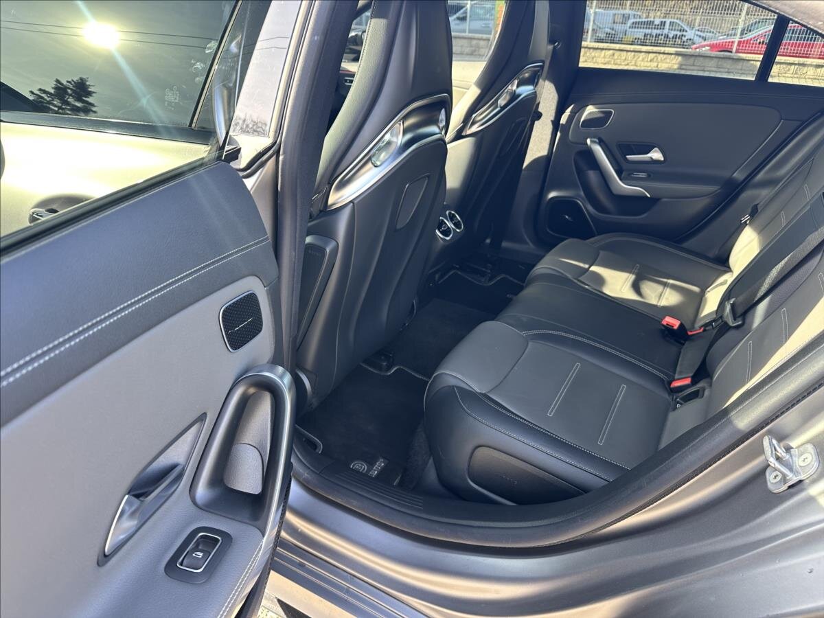 Mercedes-Benz CLA Kupé 2,0 l 310 kw