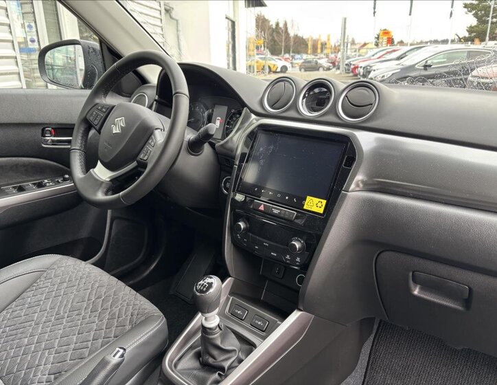 Suzuki Vitara SUV 1,4 l 81 kw