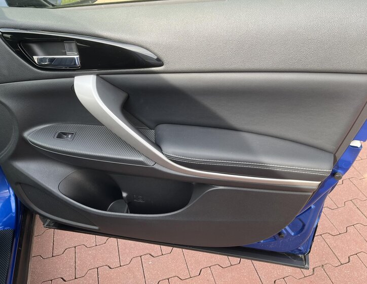 Mitsubishi Eclipse Cross SUV / Terénní 2,4 l 72 kw