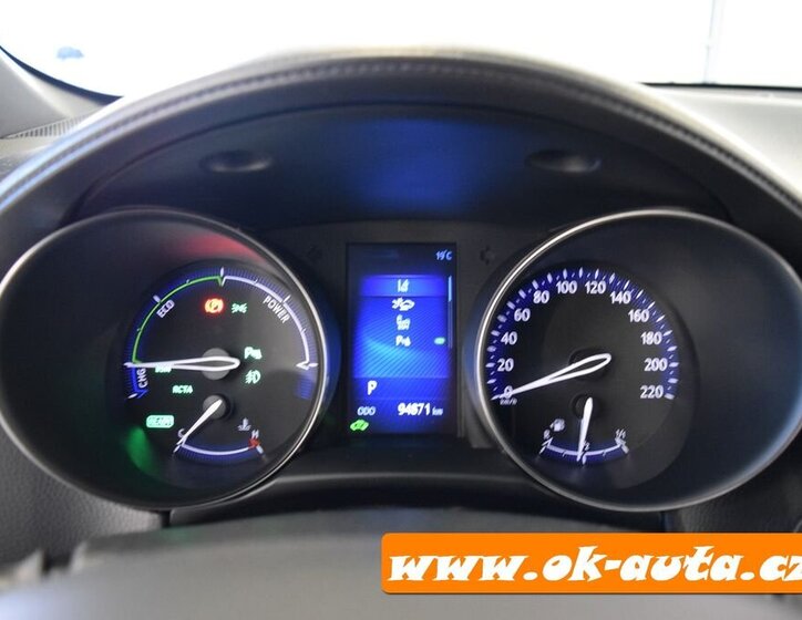 Toyota C-HR Hatchback 1,8 l 0