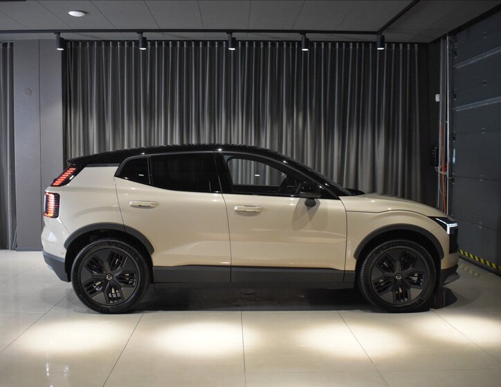 Volvo EX30 SUV / Terénní 0,0 315 kw
