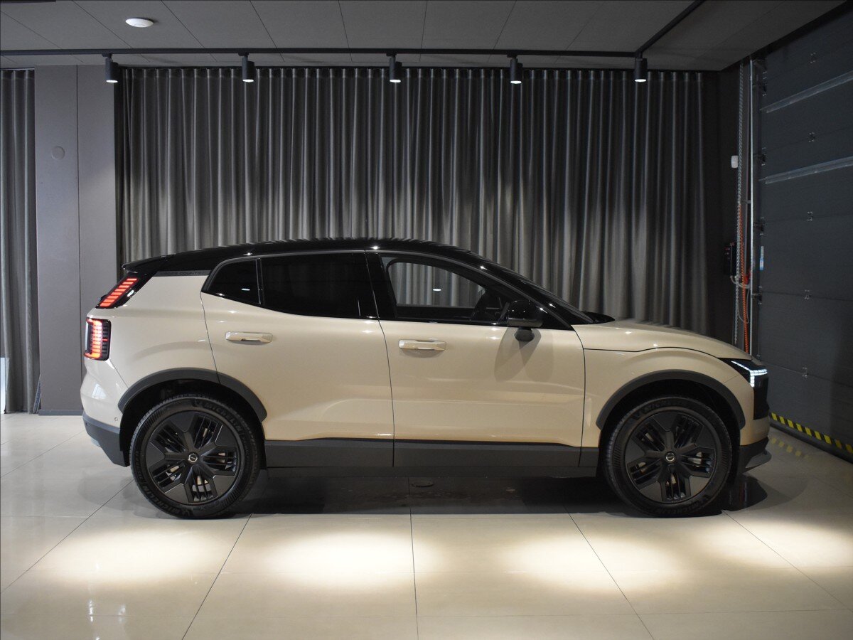 Volvo EX30 SUV / Terénní 0,0 315 kw
