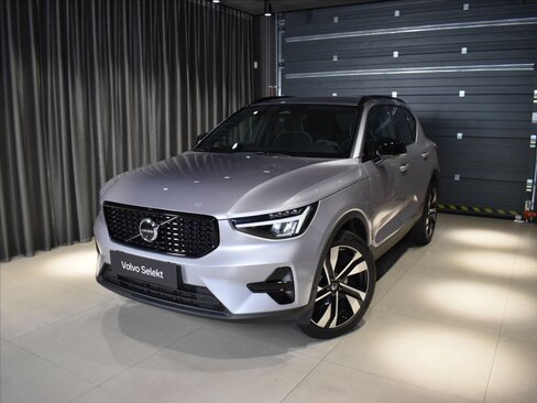 Volvo XC40 SUV / Terénní 2,0 l 145 kw