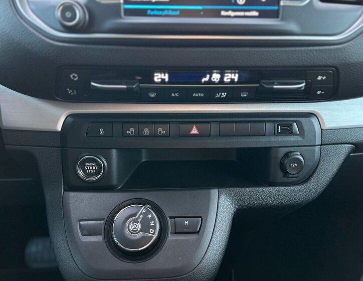 Peugeot Traveller 21