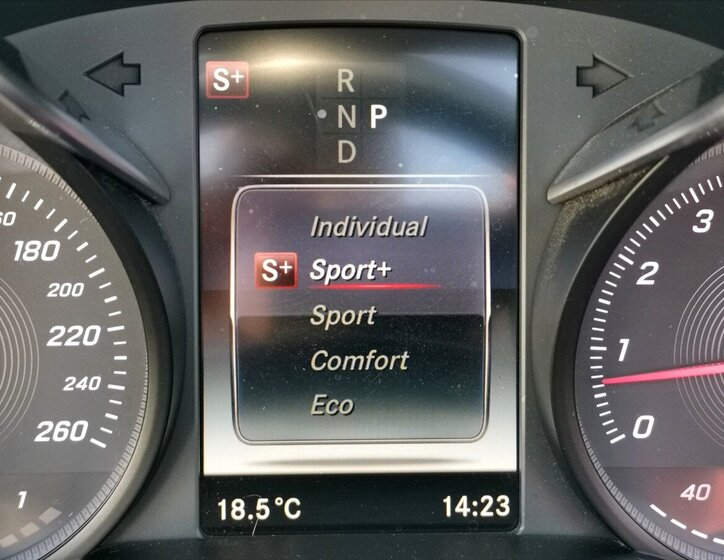 Mercedes-Benz Třídy C Kabriolet 2,0 l 180 kw