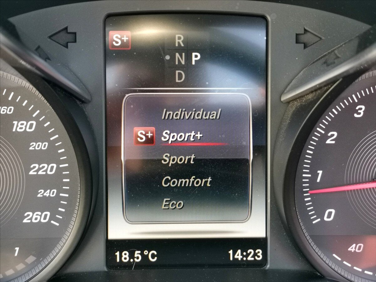 Mercedes-Benz Třídy C Kabriolet 2,0 l 180 kw