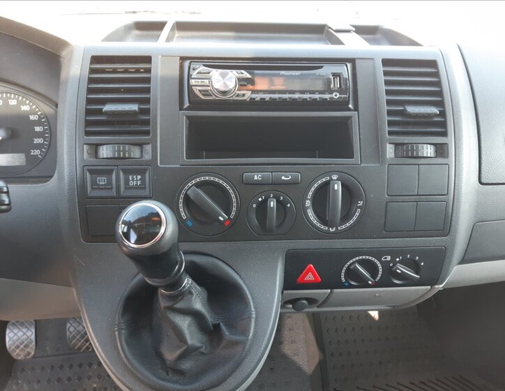 Volkswagen Transporter Skříň 2,5 l 128 kw