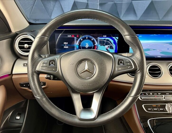 Mercedes-Benz Třídy E 12