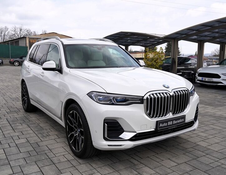 BMW X7 SUV / Terénní 3,0 l 250 kw