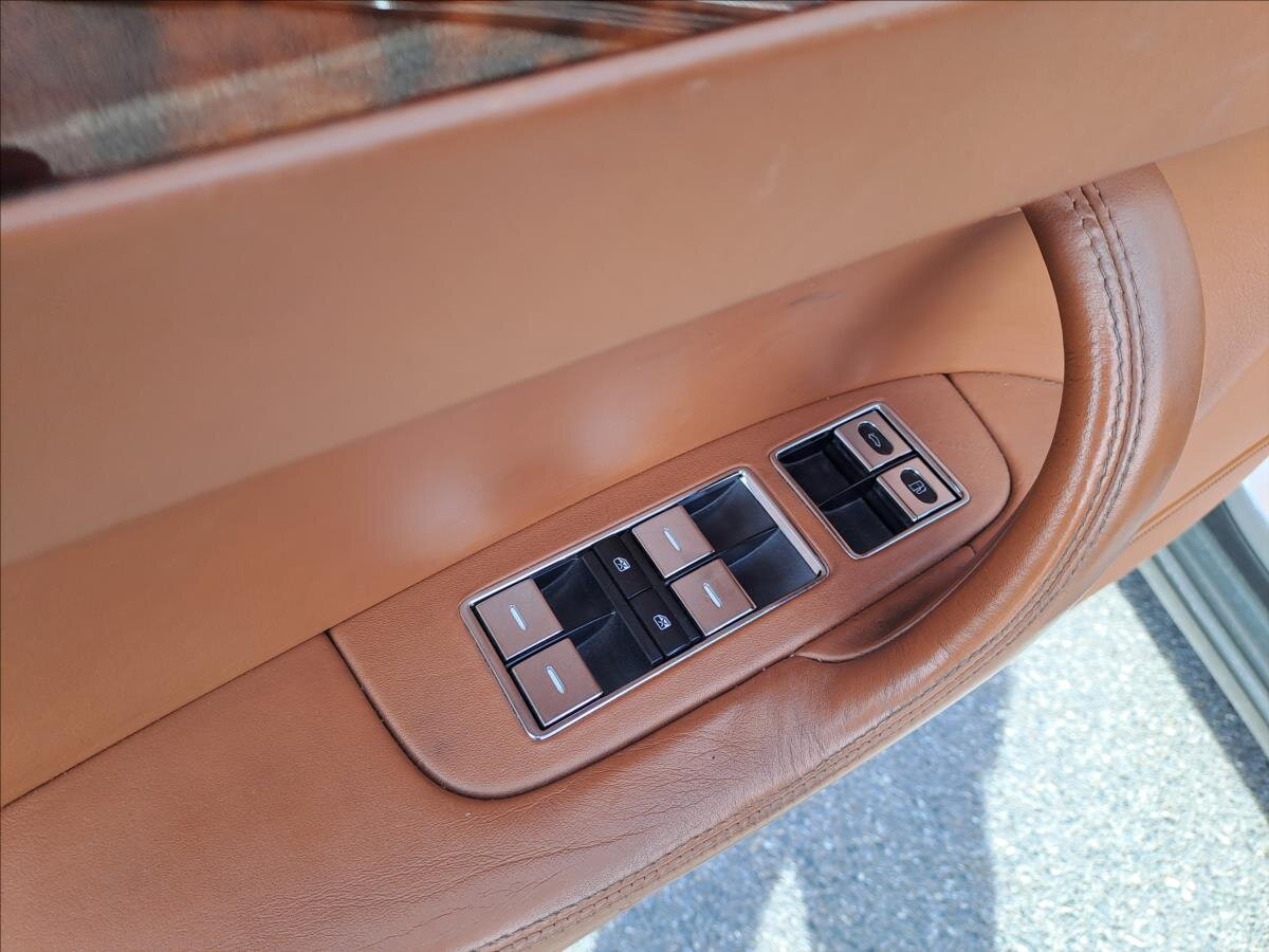 Bentley Continental Flying Spur Sedan / Limuzína 6,0 l 412 kw