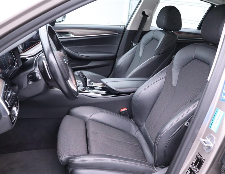 BMW Řada 5 Sedan / Limuzína 2,0 l 140 kw