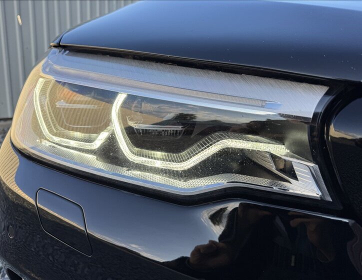 BMW Řada 5 Sedan 3,0 l 195 kw