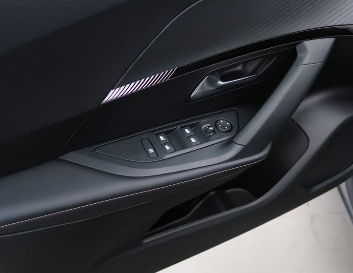 Peugeot 2008 SUV / Terénní 1,2 l 74 kw