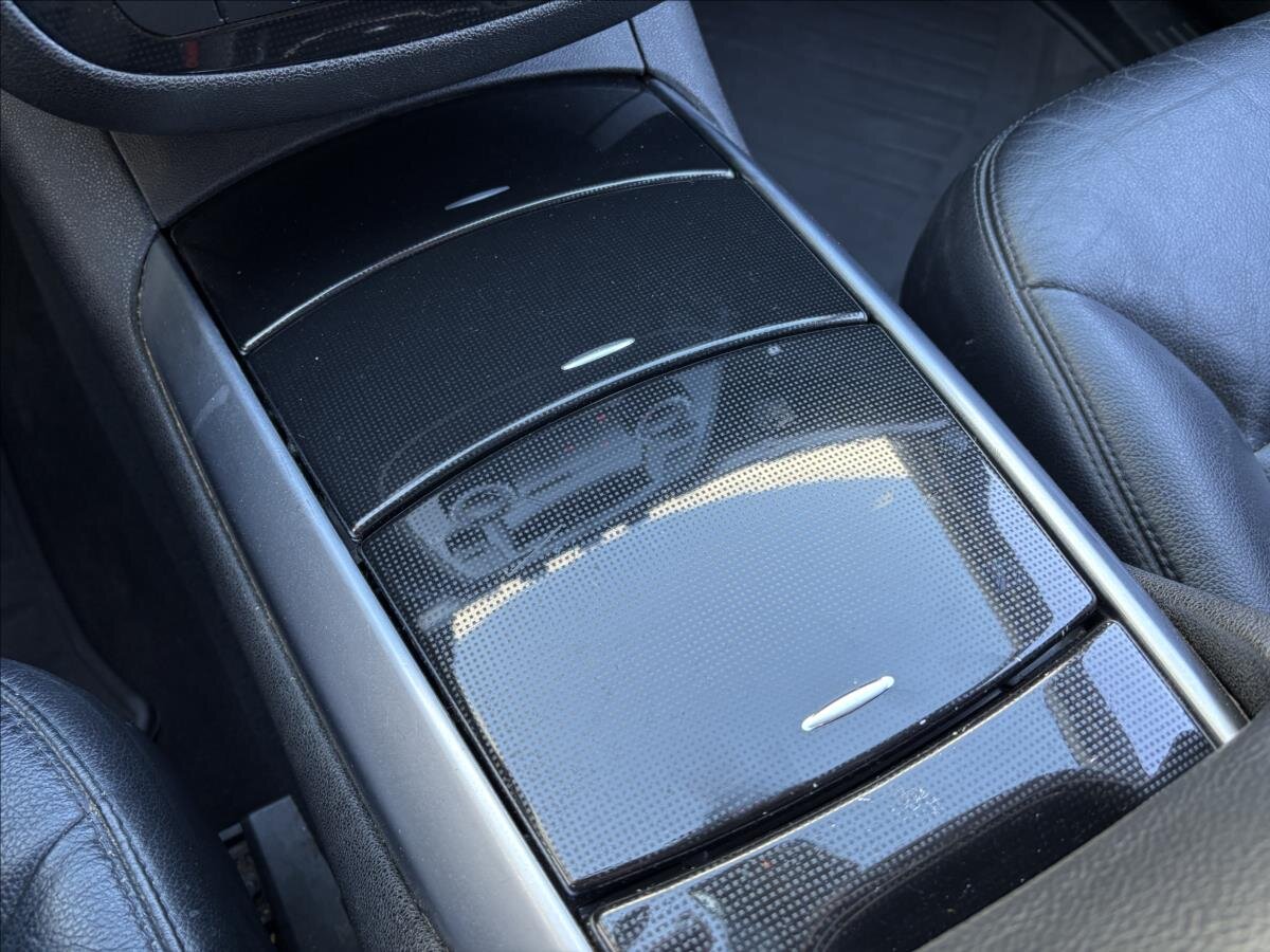 Mercedes-Benz Třídy R Kombi 3,0 l 165 kw