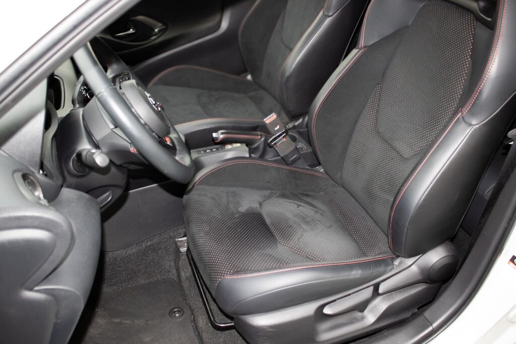 Toyota Yaris Hatchback 1,6 l 192 kw