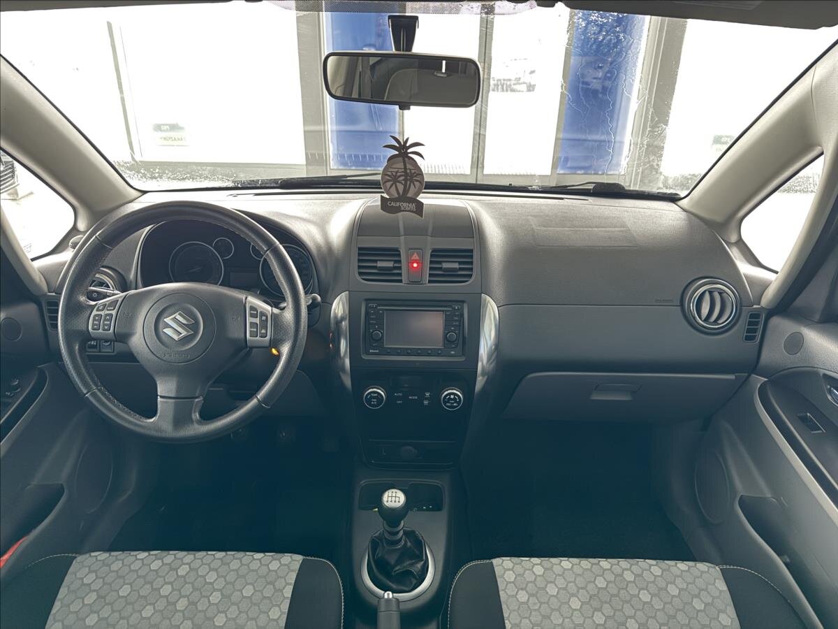 Suzuki SX4 Hatchback 2,0 l 99 kw