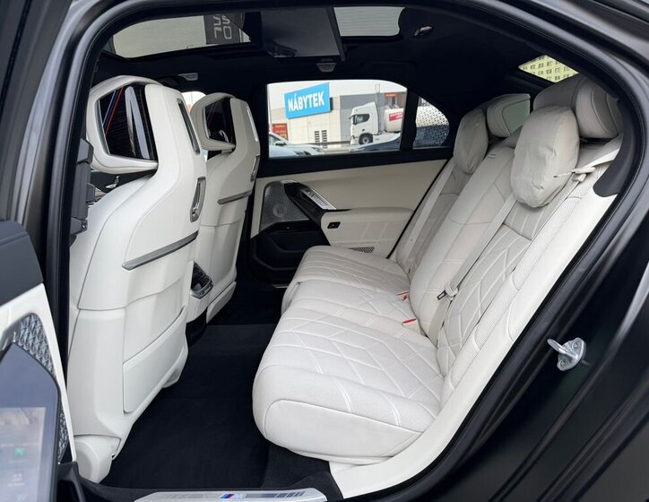 BMW Řada 7 Sedan / Limuzína 3,0 l 360 kw