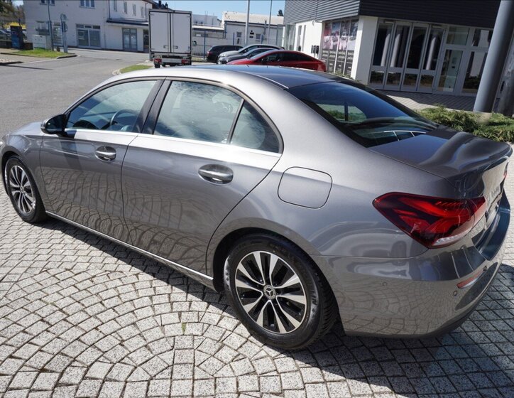 Mercedes-Benz Třídy A Sedan / Limuzína 1,3 l 100 kw
