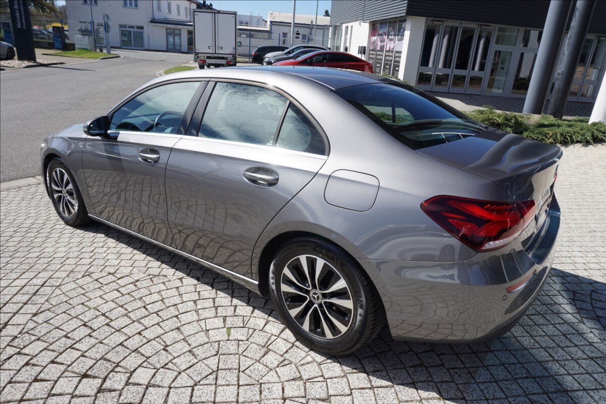 Mercedes-Benz Třídy A Sedan / Limuzína 1,3 l 100 kw