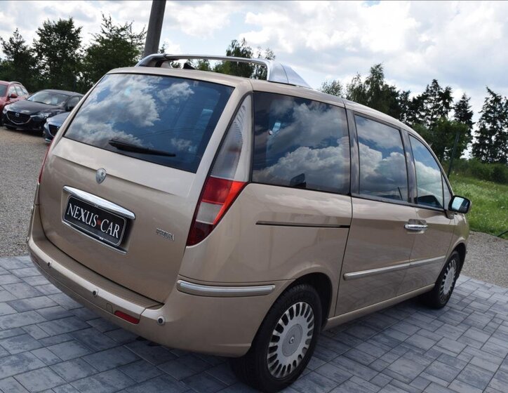 Lancia Phedra MPV 2,2 l 94 kw