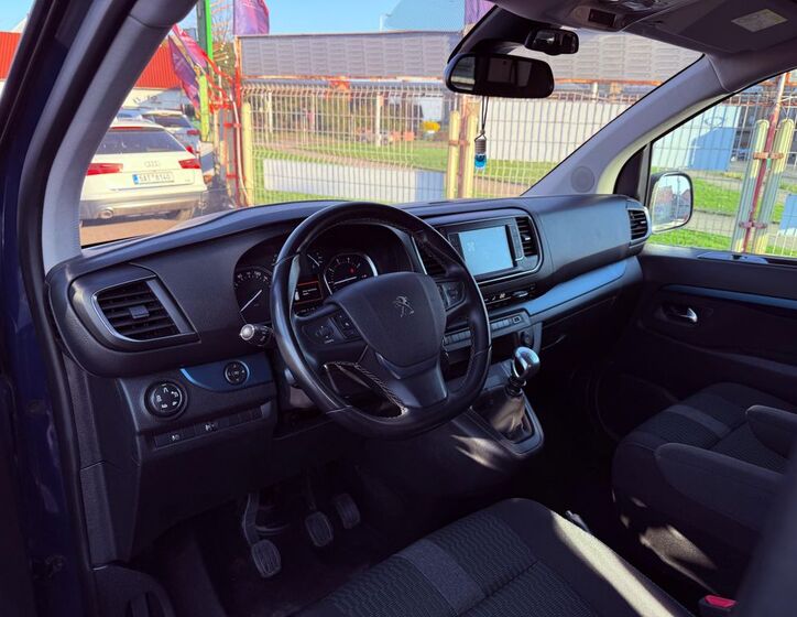 Peugeot Traveller 12