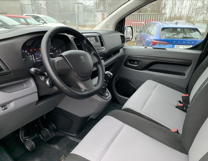 Peugeot Traveller 10