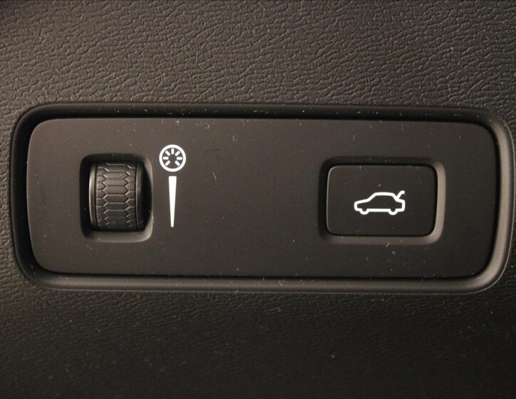 Volvo XC40 SUV / Terénní 2,0 l 182 kw