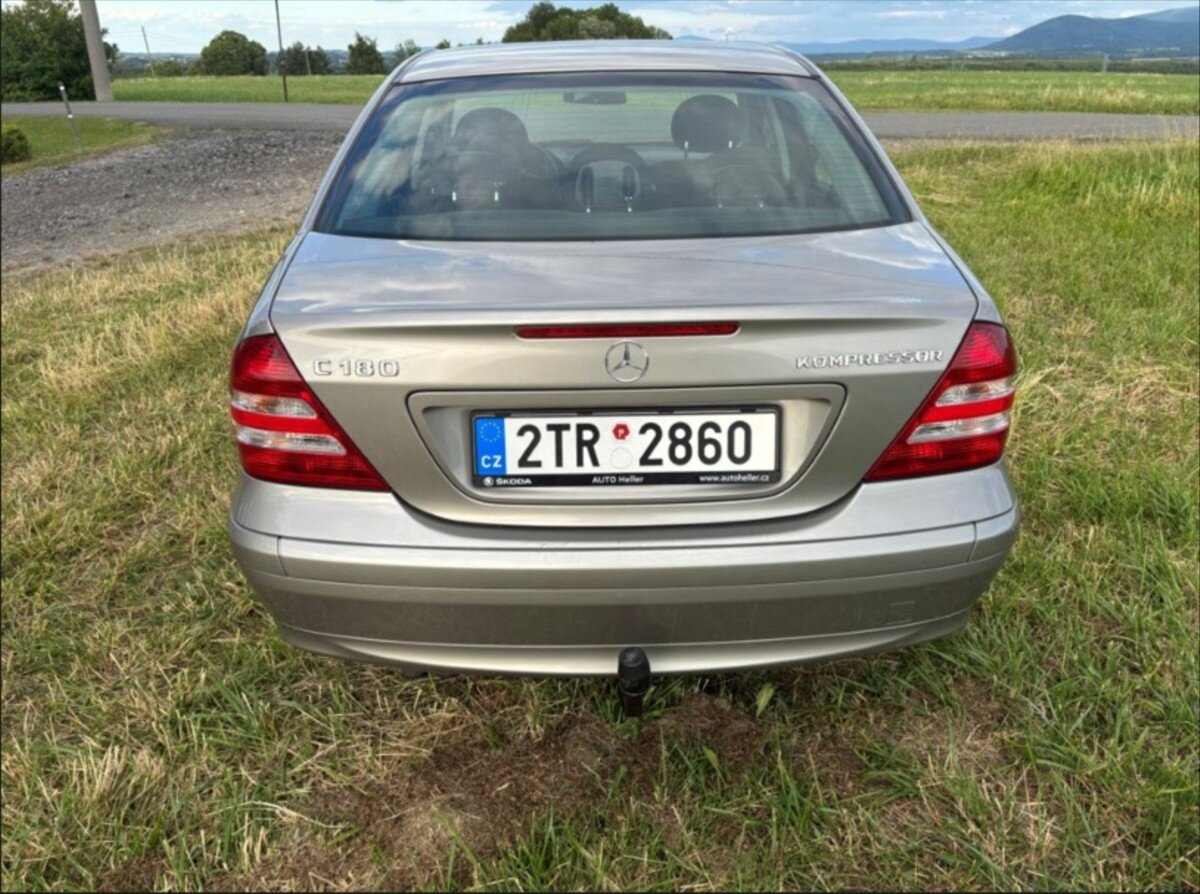 Mercedes-Benz Třídy C Sedan / Limuzína 1,8 l 105 kw