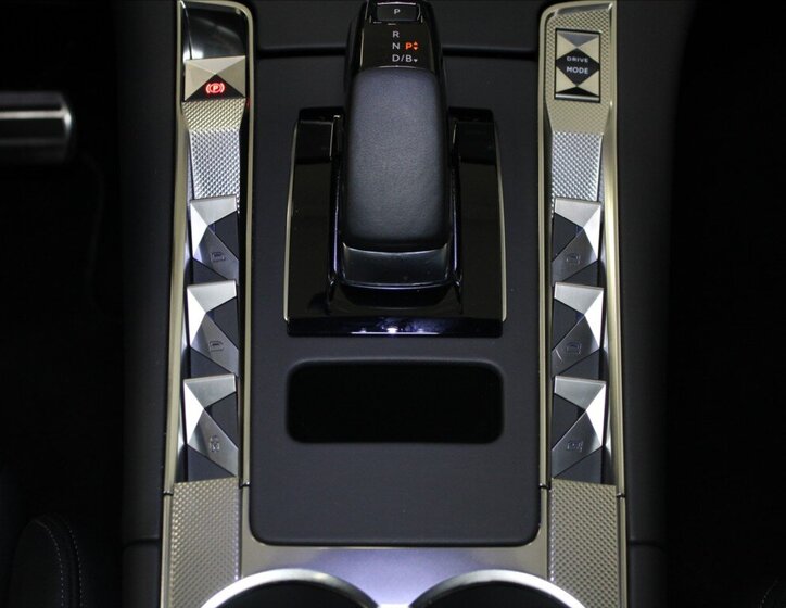 DS Automobiles DS7 Crossback SUV / Terénní 1,6 l 221 kw