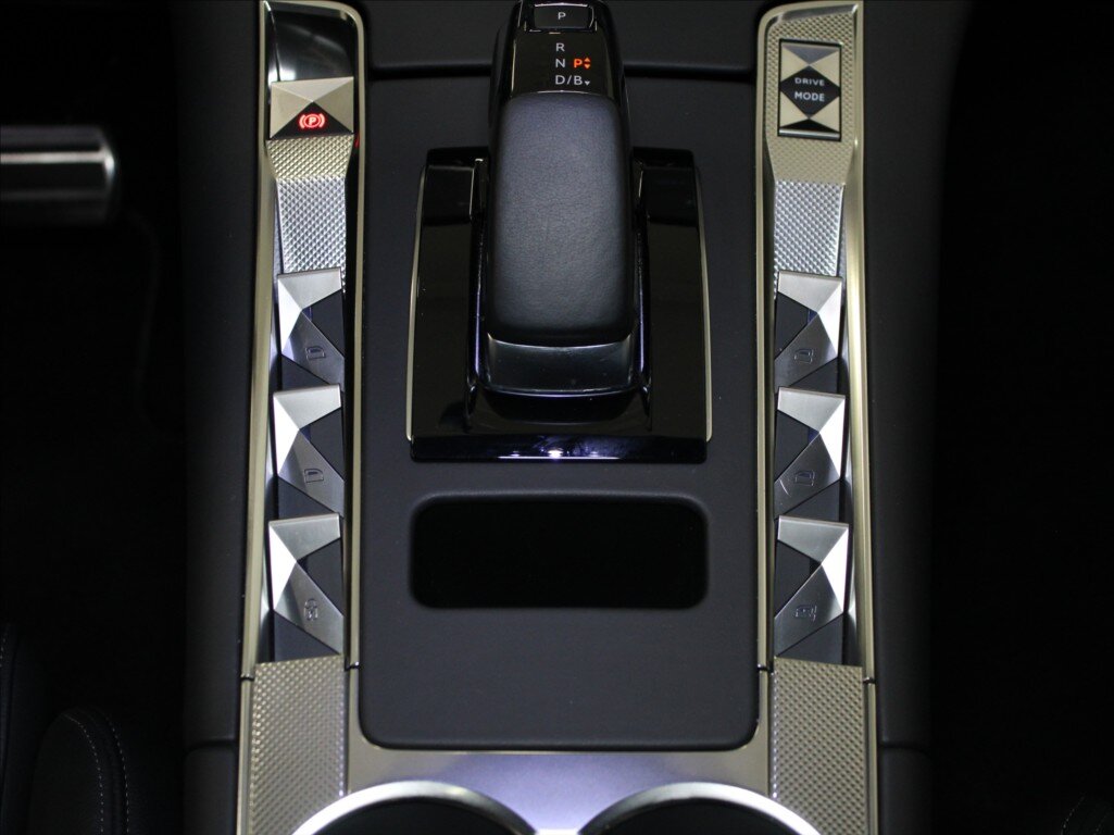 DS Automobiles DS7 Crossback SUV / Terénní 1,6 l 221 kw