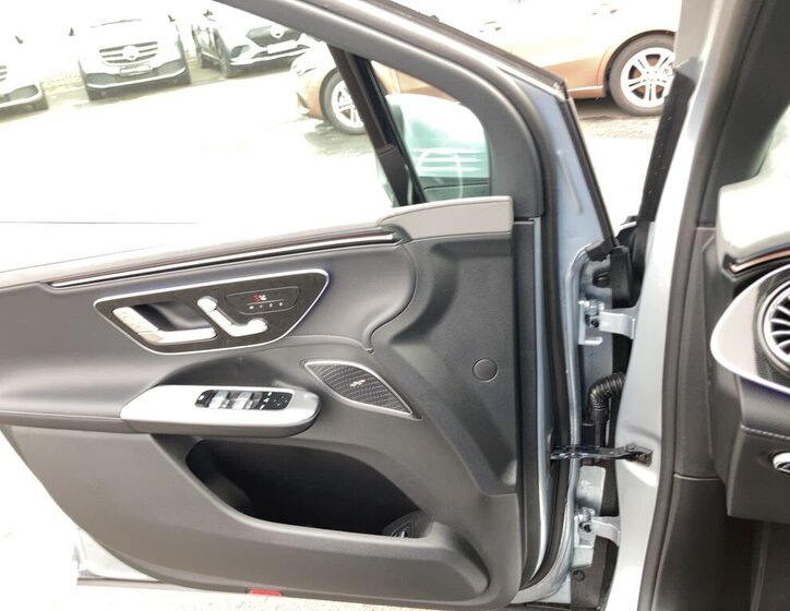 Mercedes-Benz EQE SUV / Terénní 0,0 215 kw