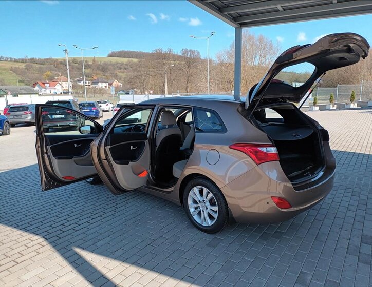 Hyundai i30 Kombi 1,6 l 99 kw